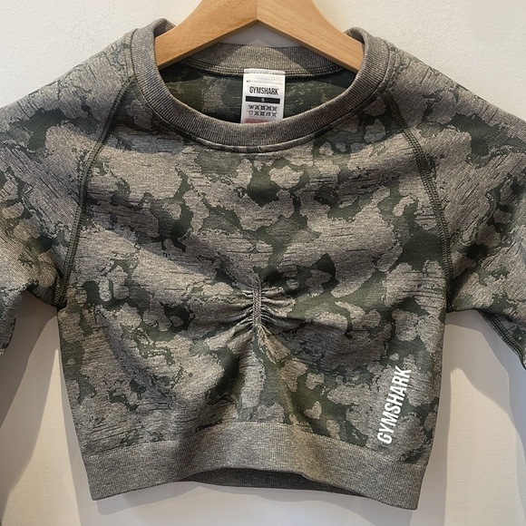 NWOT GYMSHARK ADAPT CAMO SEAMLESS LONG SLEEVE CROP TOP GREEN SIZE S - Picture 6 of 12